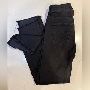 MOTHER Black Frayed Hem Ankle Crop Jeans